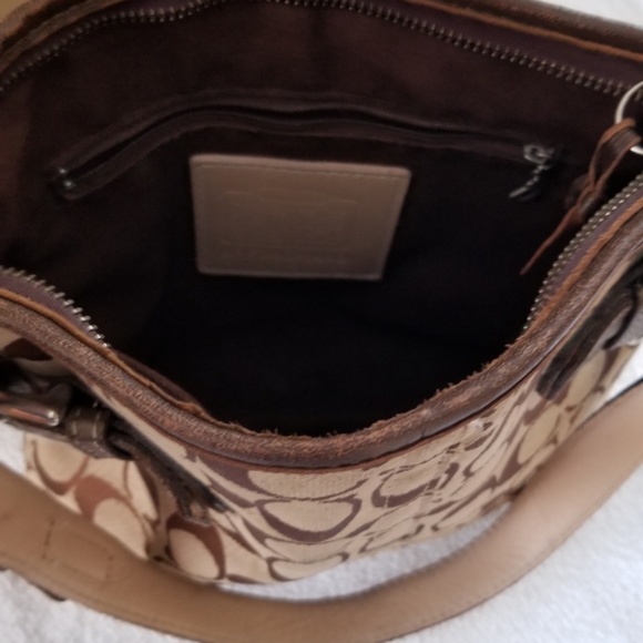 BCBG Bronze 7.5 High Heel and Handbag - Picture 4 of 4